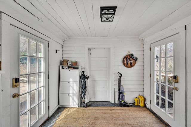 8340 Poplar Springs LN, Roanoke, VA 24018