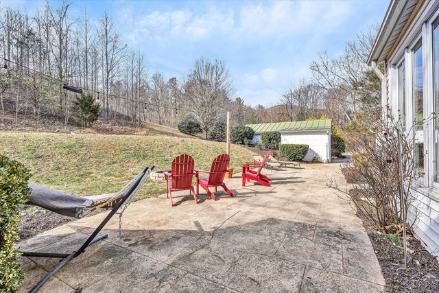 8340 Poplar Springs LN, Roanoke, VA 24018
