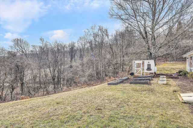 8340 Poplar Springs LN, Roanoke, VA 24018