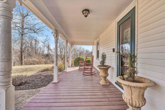 8340 Poplar Springs LN, Roanoke, VA 24018