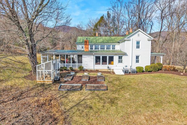 8340 Poplar Springs LN, Roanoke, VA 24018