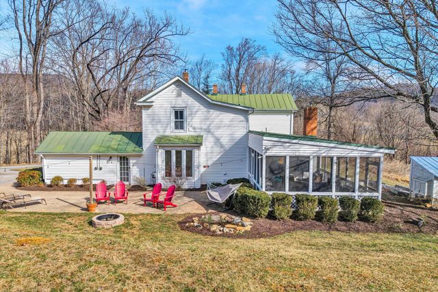 8340 Poplar Springs LN, Roanoke, VA 24018