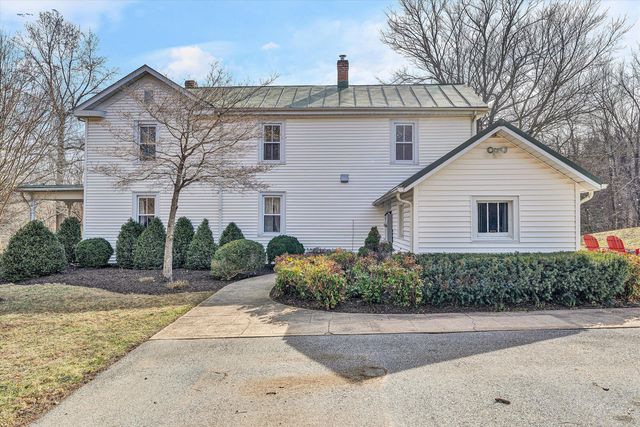 8340 Poplar Springs LN, Roanoke, VA 24018