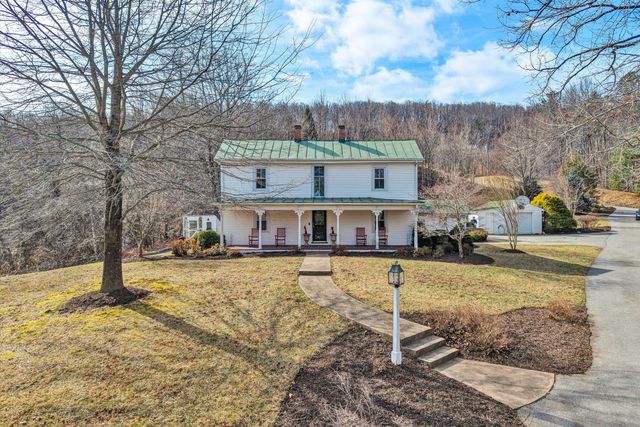 8340 Poplar Springs LN, Roanoke, VA 24018