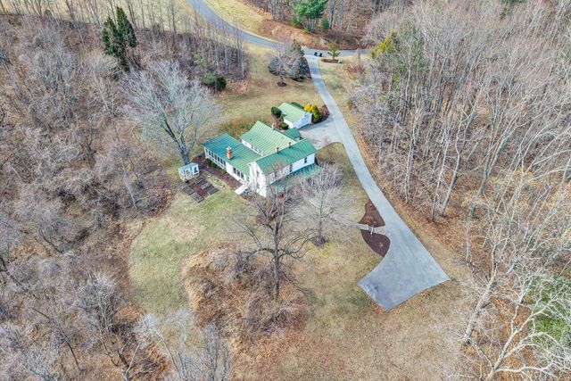 8340 Poplar Springs LN, Roanoke, VA 24018