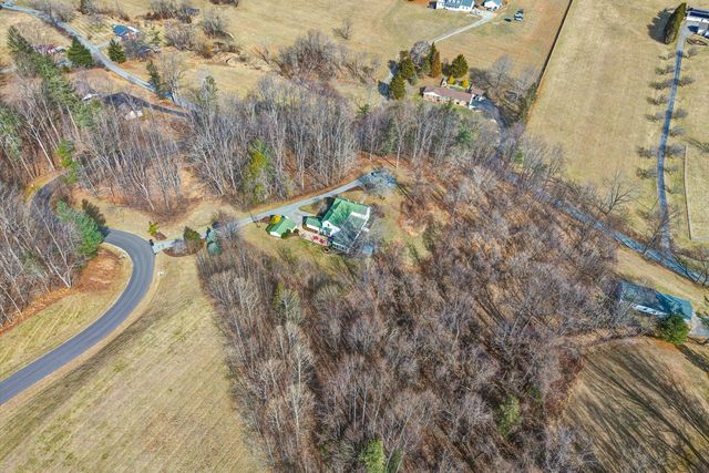 8340 Poplar Springs LN, Roanoke, VA 24018