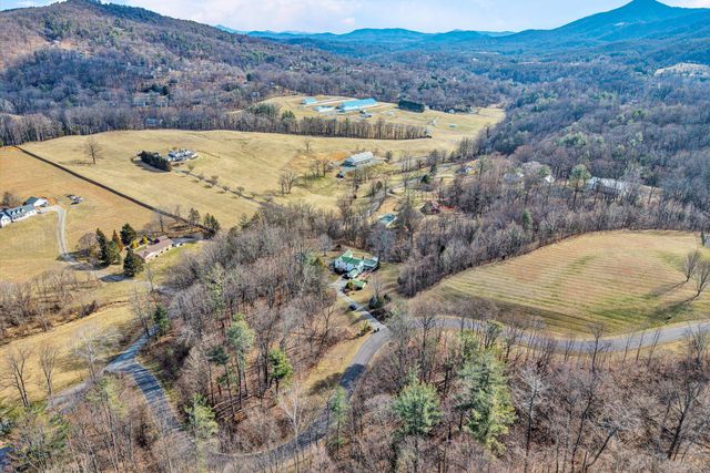 8340 Poplar Springs LN, Roanoke, VA 24018