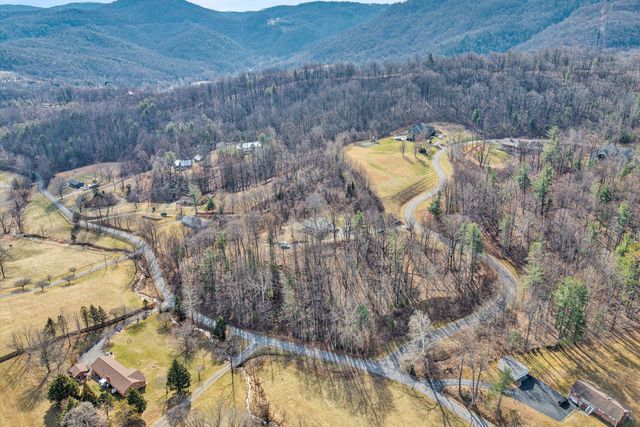 8340 Poplar Springs LN, Roanoke, VA 24018