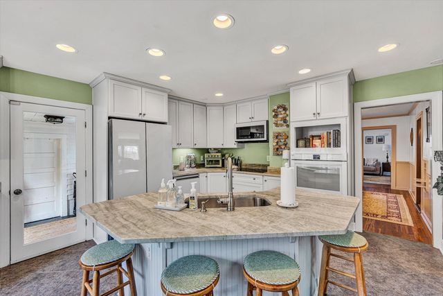 8340 Poplar Springs LN, Roanoke, VA 24018