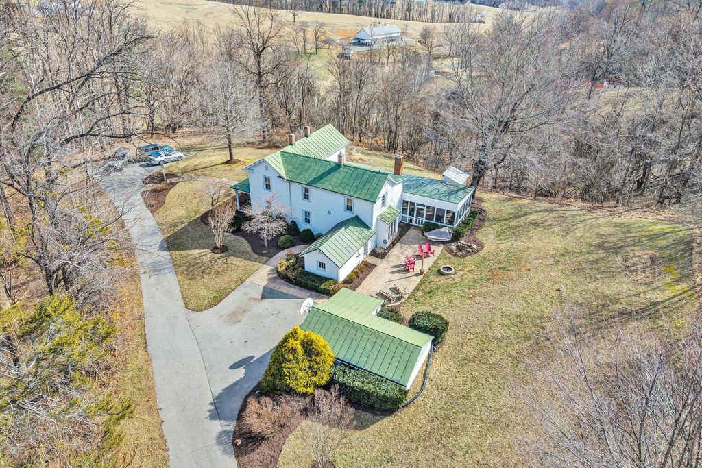 8340 Poplar Springs LN, Roanoke, VA 24018