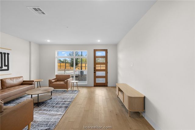 2539 East Villa Maria Road 1101 A, Bryan, TX 77802