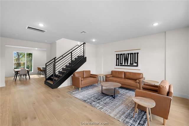 2539 East Villa Maria Road 1101 A, Bryan, TX 77802