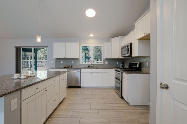 16337 Lava Drive, La Pine, OR 97739