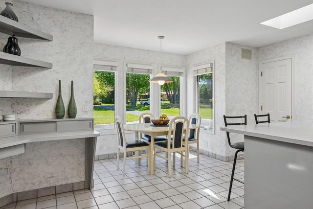 7604 Treeview DRIVE, Caledonia, WI 53108