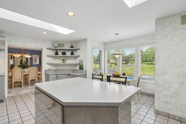 7604 Treeview DRIVE, Caledonia, WI 53108