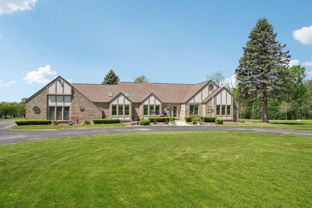 7604 Treeview DRIVE, Caledonia, WI 53108