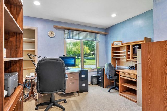 7604 Treeview DRIVE, Caledonia, WI 53108