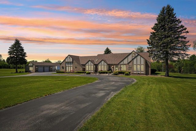 7604 Treeview DRIVE, Caledonia, WI 53108