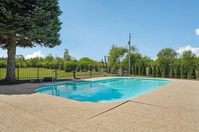 7604 Treeview DRIVE, Caledonia, WI 53108