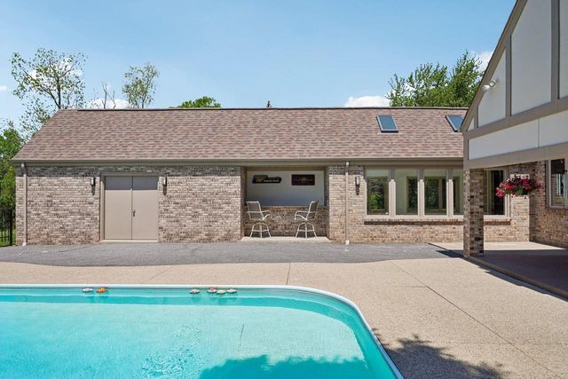 7604 Treeview DRIVE, Caledonia, WI 53108