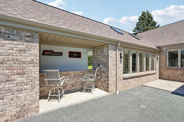 7604 Treeview DRIVE, Caledonia, WI 53108