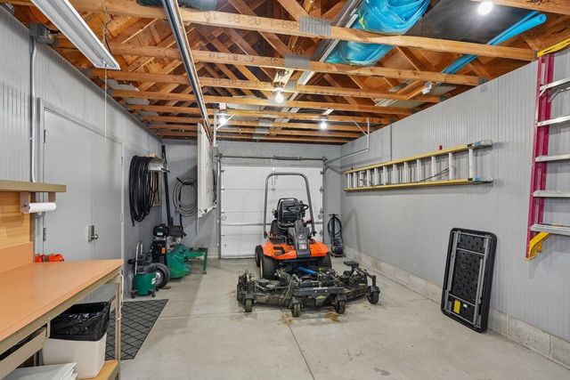 7604 Treeview DRIVE, Caledonia, WI 53108