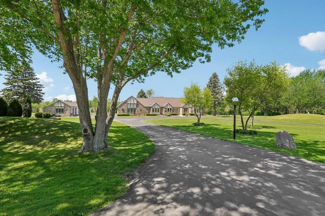 7604 Treeview DRIVE, Caledonia, WI 53108