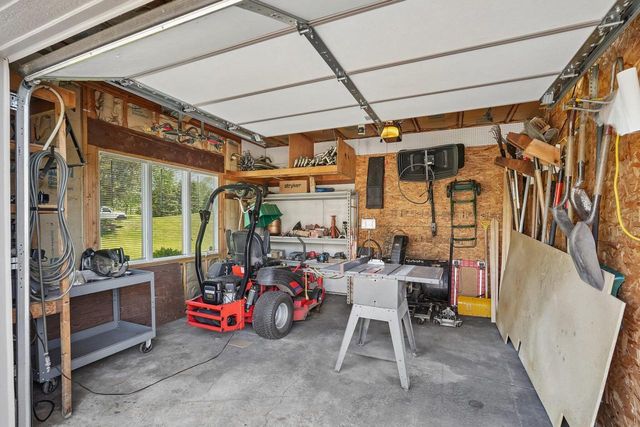 7604 Treeview DRIVE, Caledonia, WI 53108