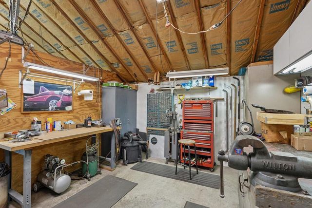 7604 Treeview DRIVE, Caledonia, WI 53108