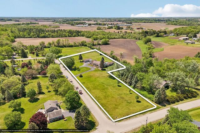7604 Treeview DRIVE, Caledonia, WI 53108