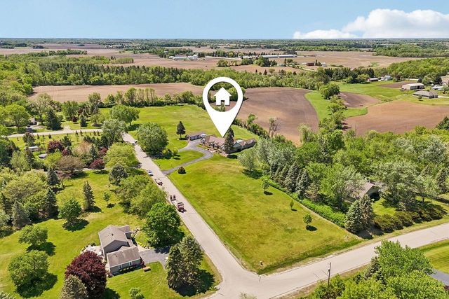 7604 Treeview DRIVE, Caledonia, WI 53108