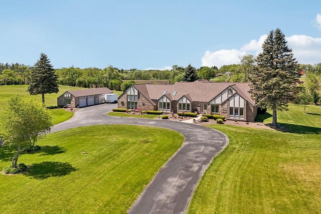 7604 Treeview DRIVE, Caledonia, WI 53108