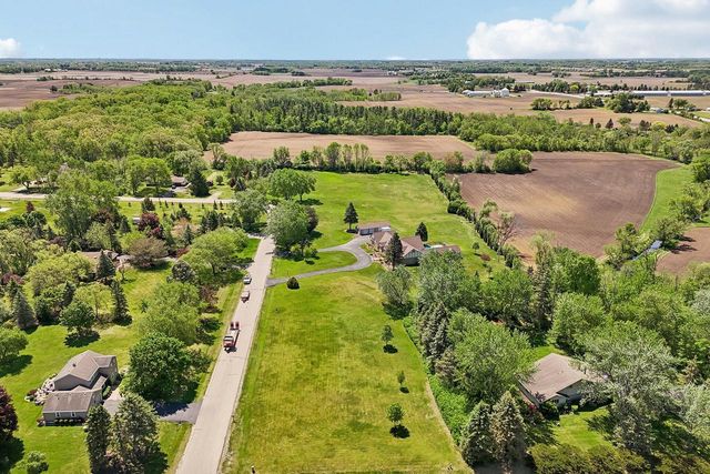 7604 Treeview DRIVE, Caledonia, WI 53108