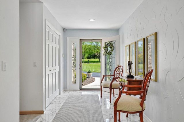 7604 Treeview DRIVE, Caledonia, WI 53108