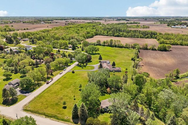 7604 Treeview DRIVE, Caledonia, WI 53108
