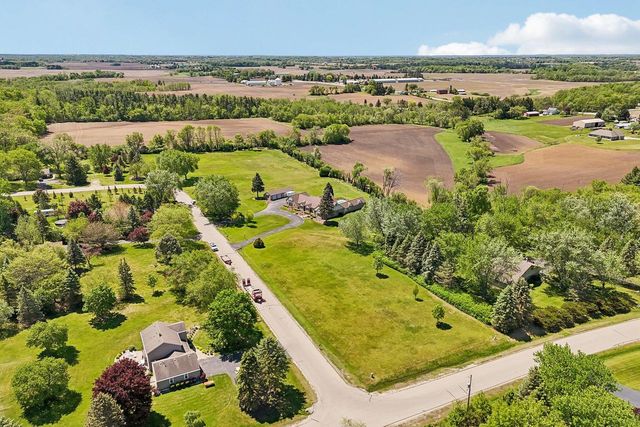 7604 Treeview DRIVE, Caledonia, WI 53108