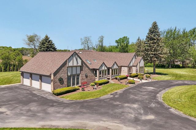 7604 Treeview DRIVE, Caledonia, WI 53108