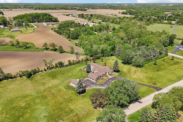 7604 Treeview DRIVE, Caledonia, WI 53108