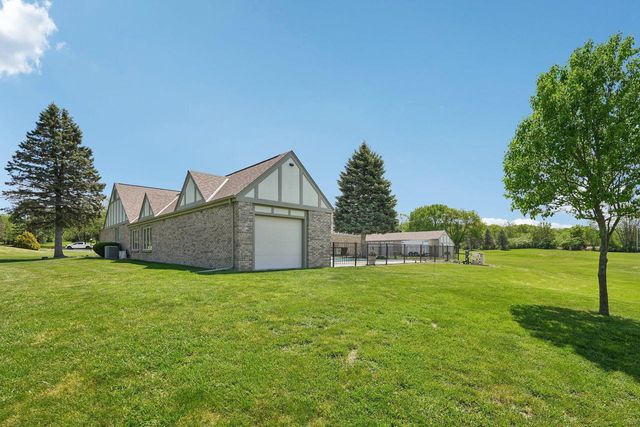 7604 Treeview DRIVE, Caledonia, WI 53108