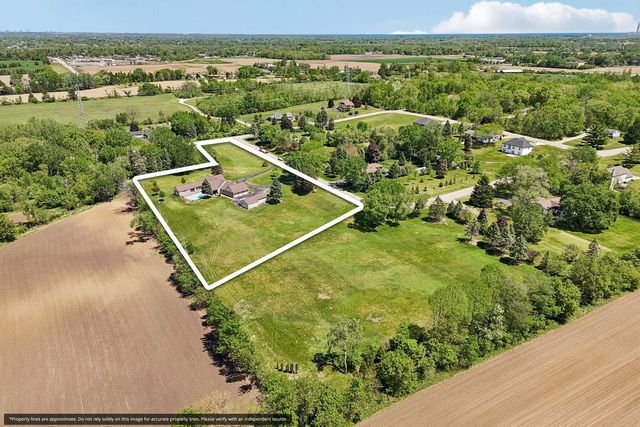 7604 Treeview DRIVE, Caledonia, WI 53108
