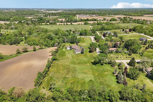 7604 Treeview DRIVE, Caledonia, WI 53108