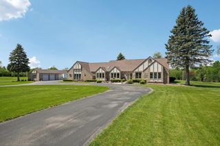 7604 Treeview DRIVE, Caledonia, WI 53108