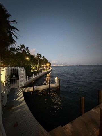 200 SE 15th Rd 7I, Miami, FL 33129