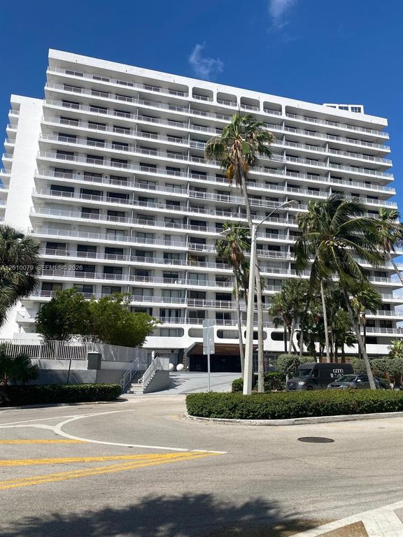 200 SE 15th Rd 7I, Miami, FL 33129