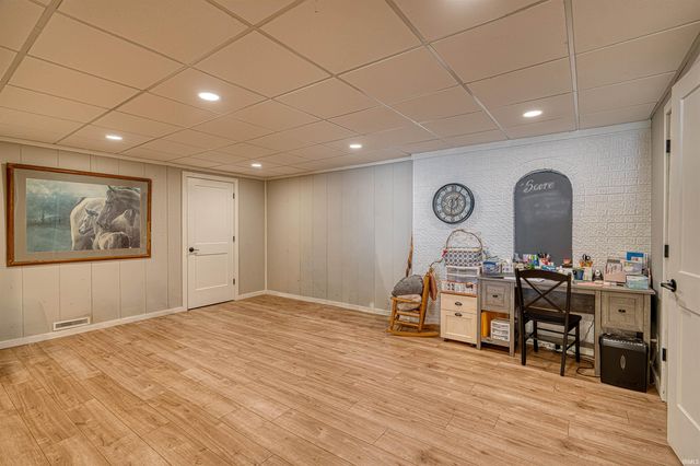 2701 W Mill Road, Evansville, IN 47720