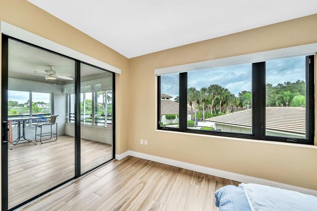 827 Oak Harbour Drive, Juno Beach, FL 33408