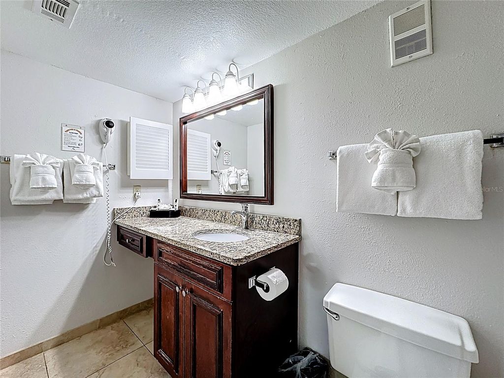 Image 28 of property listing at 6337 PARC CORNICHE DRIVE 2304, Orlando, FL 32821