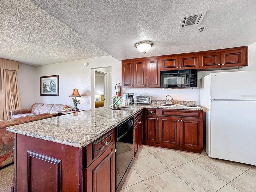 Image 10 of property listing at 6337 PARC CORNICHE DRIVE 2304, Orlando, FL 32821