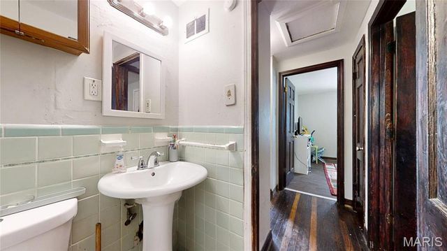8007 Titus Road, St Louis, MO 63114