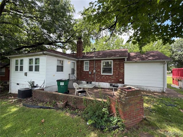 8007 Titus Road, St Louis, MO 63114